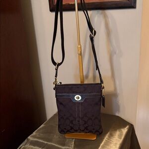 Coach Hampton BlackSignature swingpack Crossbody with Gold Turnlock G0867-40688